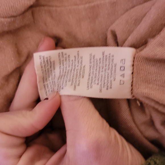 Thread & Supply v-neck size medium - NWOT - Picture 5 of 5